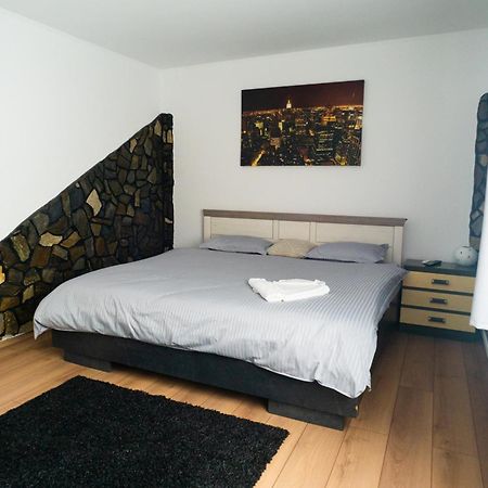 Apartament Dacul Hunedoara Exteriör bild