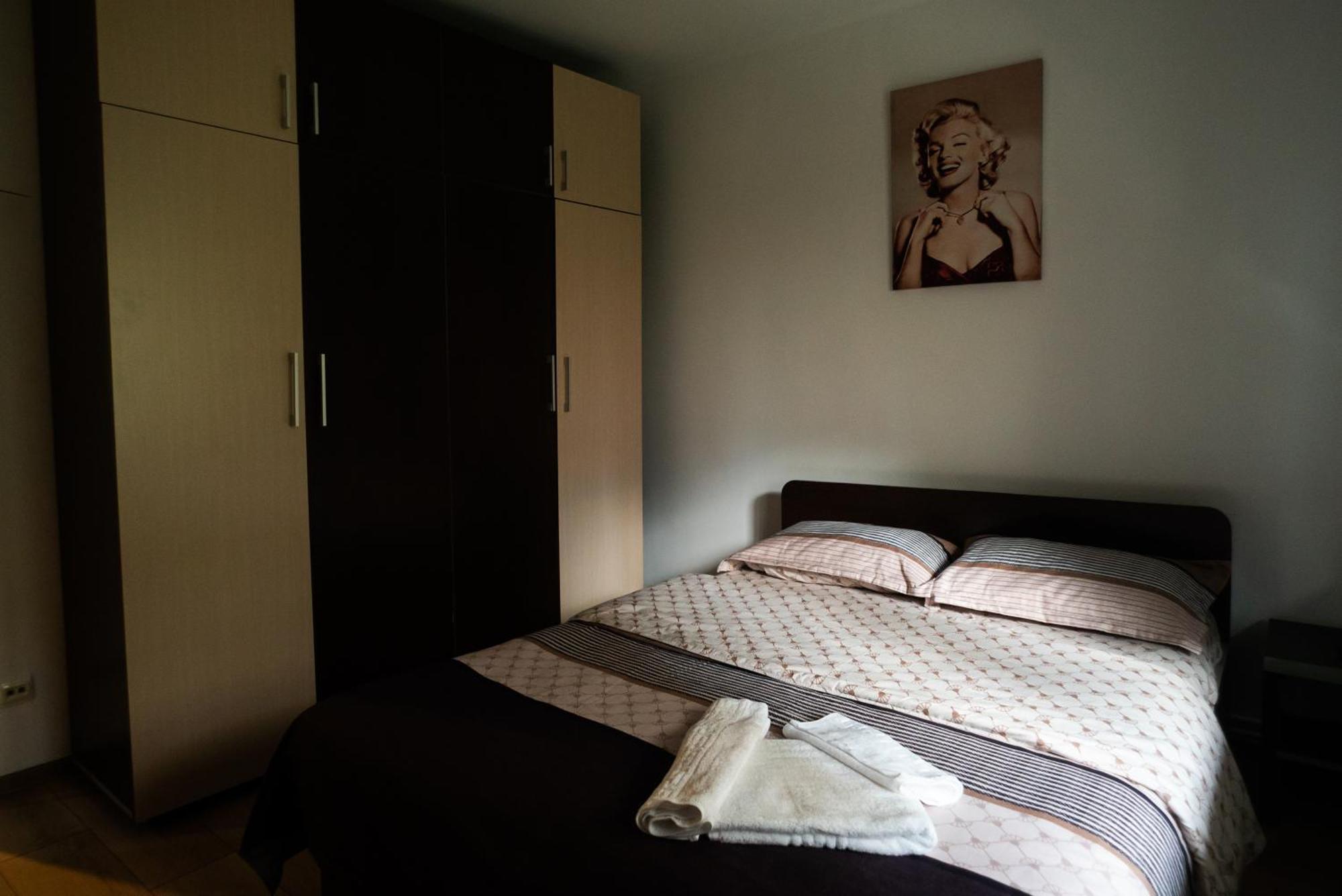 Apartament Dacul Hunedoara Exteriör bild