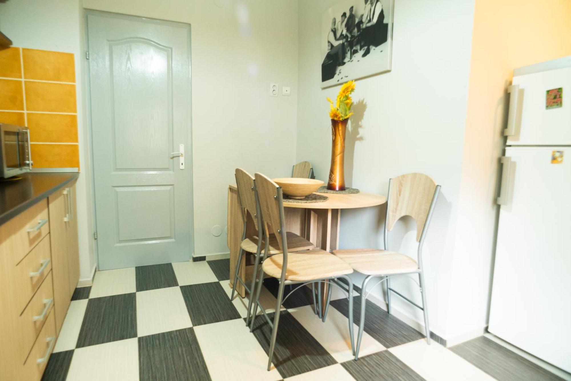 Apartament Dacul Hunedoara Exteriör bild
